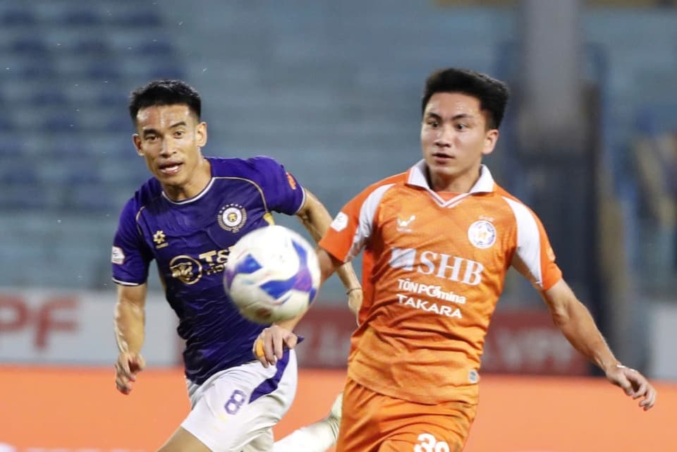 Hà Nội FC chiếm top 3 V-League sau vòng 21: nhật ký fan đời ba ở Hàng Đẫy và một đêm cà phê sữa đá