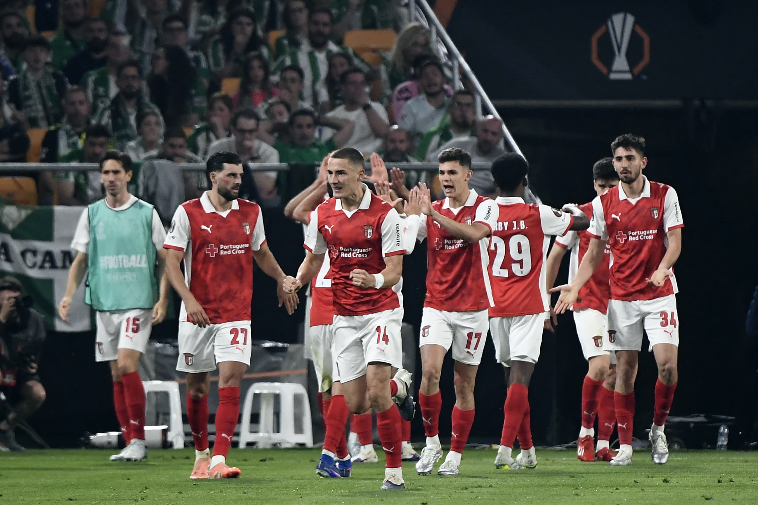 Braga 2-1 Freiburg: Mario Dorgeles Phá Tan Giấc Mơ Đức Bằng Cú Sút Phút 92