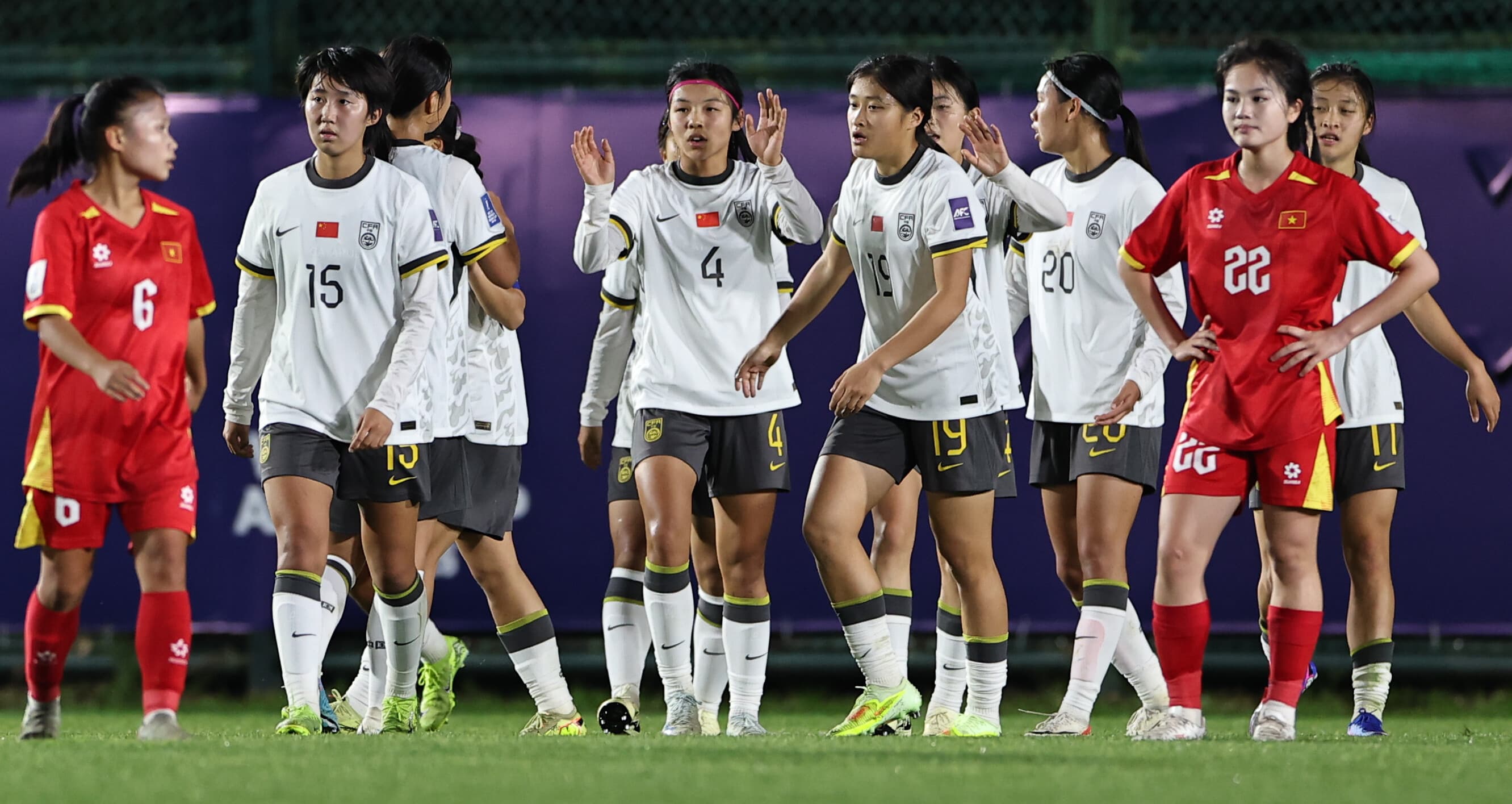 Phòng thay đồ U17 nữ Việt Nam sau 0-3 Trung Quốc: Okiyama Masahiko và trận sinh tử với Myanmar 7/5
