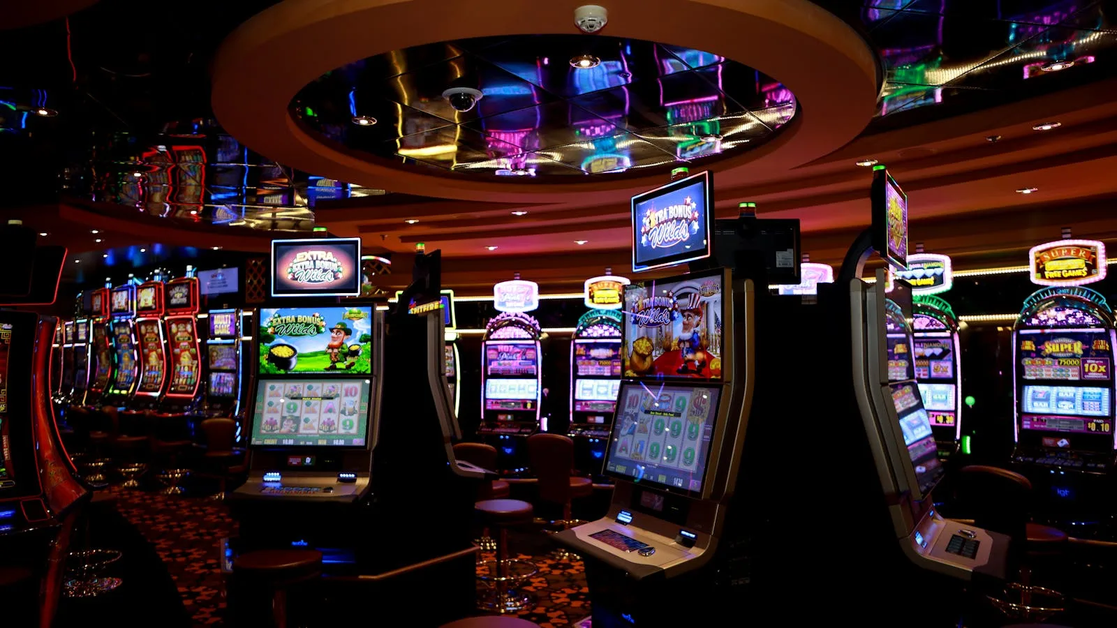 Hand of Anubis Hacksaw Gaming slot interface rendered on high-stakes VIP cabinet at CHWV