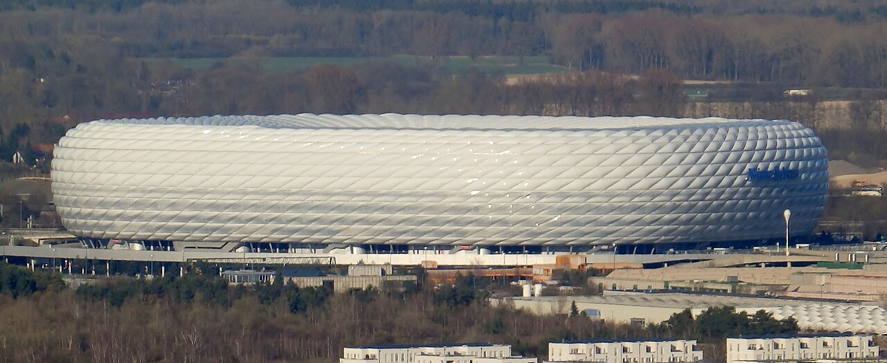 Allianz Arena Munich đêm nhận định Bayern PSG bán kết UCL lượt về 6/5 Olise Hakimi